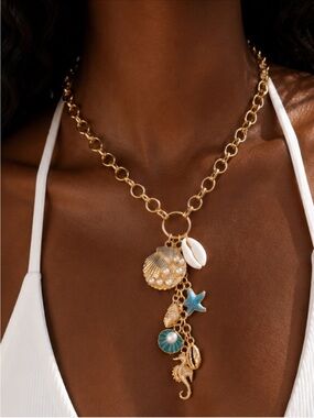 New! Coastal Gold Shell Necklace NWOT 1013